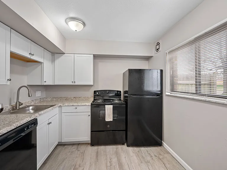Village Square Townhomes — Photo 6