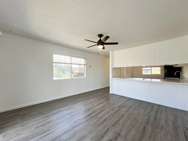 577 Freeway Dr — Photo 10