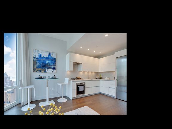 4th image of 222 E 44th St APT 33G