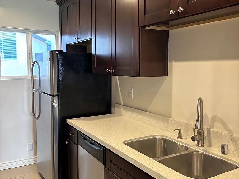 1000 N Orange Grove Ave #10 — Photo 13