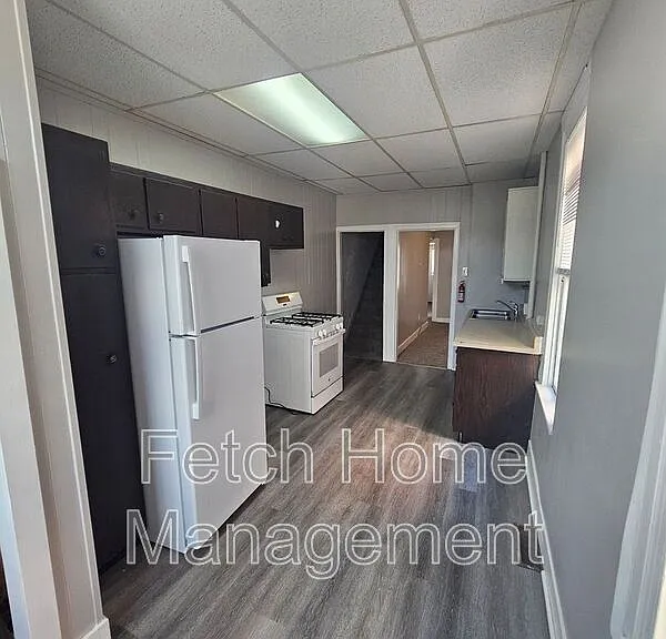 909 E Princess St — Photo 10