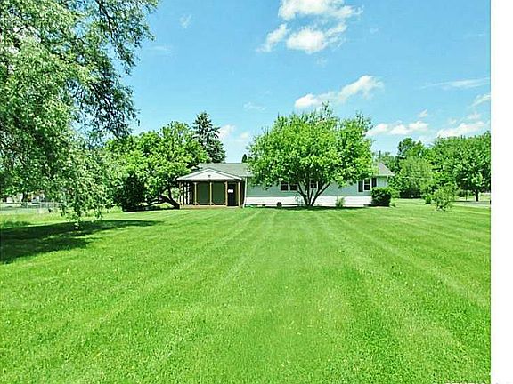 4th image of 4 Spruce Ln