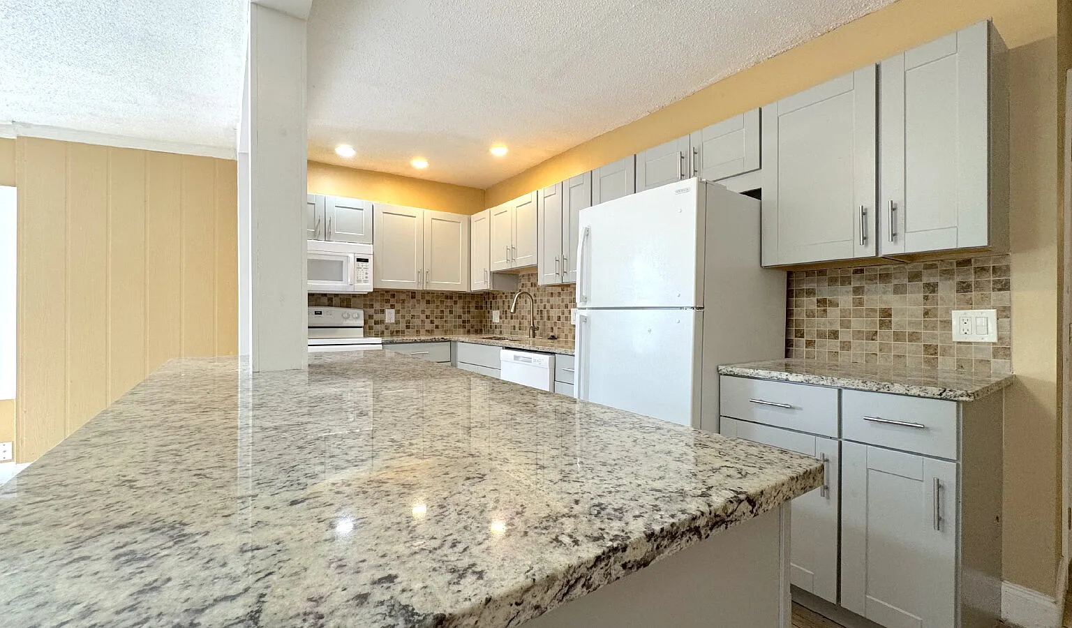 3 bed, 1330 sqft, $1,950 — Photo 2