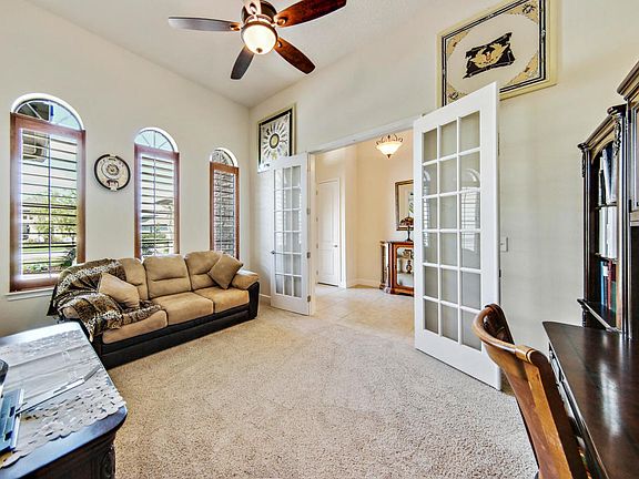 5th image of 672 S Lake Dr