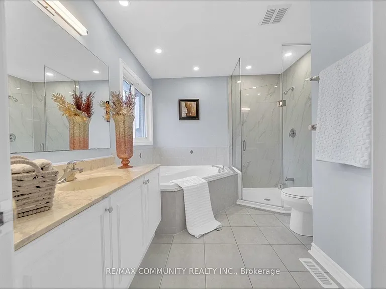 76 Seasons Dr — Photo 5