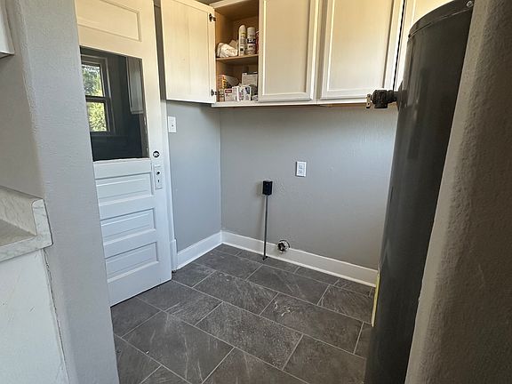 4th image of 501 Logan St