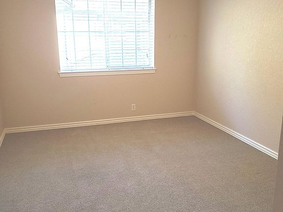 3rd image of 1739 Siskiyou Blvd