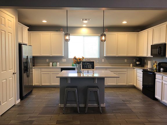 3rd image of 15726 W Laurel Ln