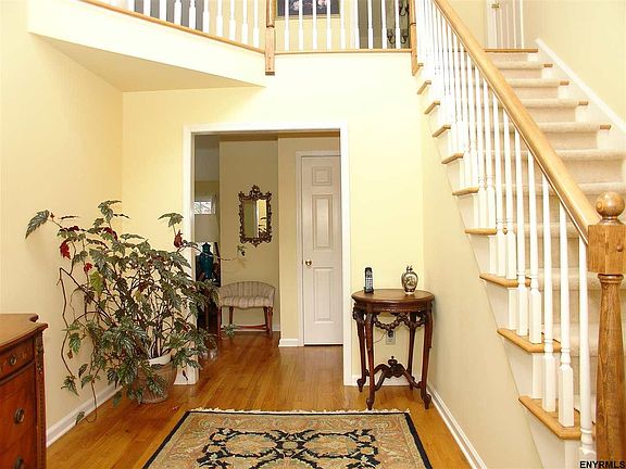 3rd image of 34 Saint Agnes Ln