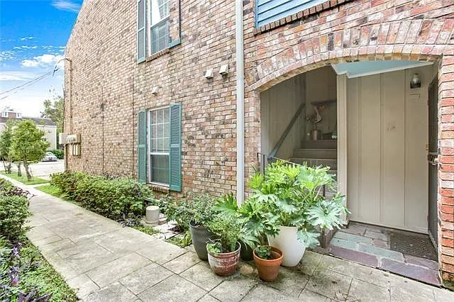 2 bed, 2.0 bath, 1107 sqft, $1,650 — Photo 1