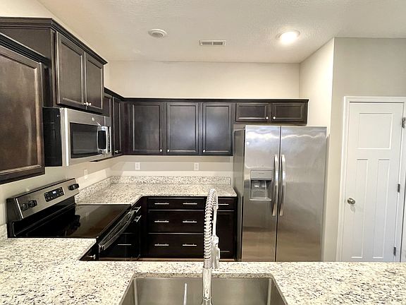 4th image of 1505 Union Pacific Way #1