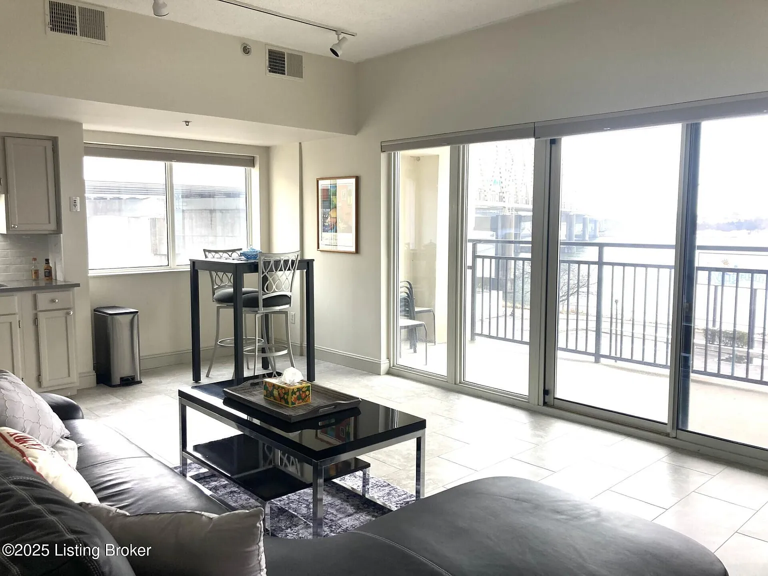 1 bed, 1.0 bath, 845 sqft, $1,775 — Photo 3