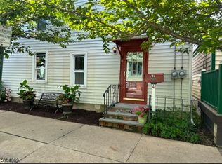 4 E Main St #1, Clinton, NJ 08809