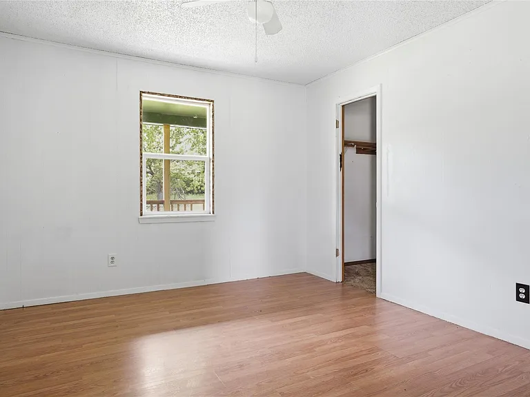 901 SW 10th St — Photo 13
