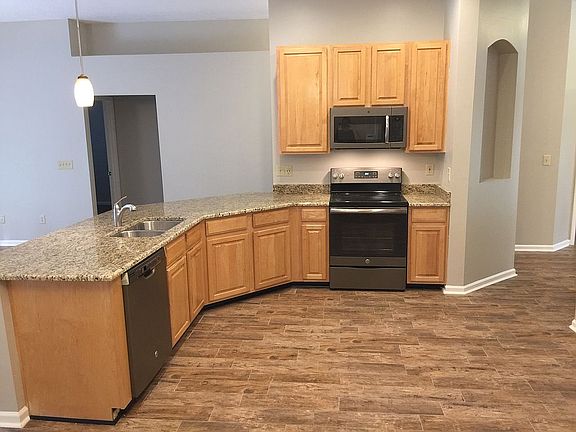3rd image of 721 Austin Pl