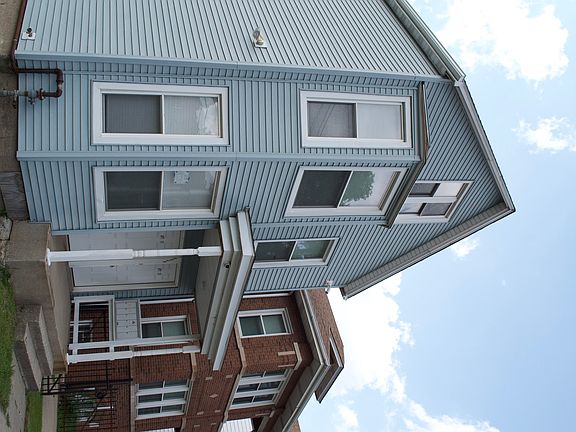 2nd image of 8640 S Escanaba Ave