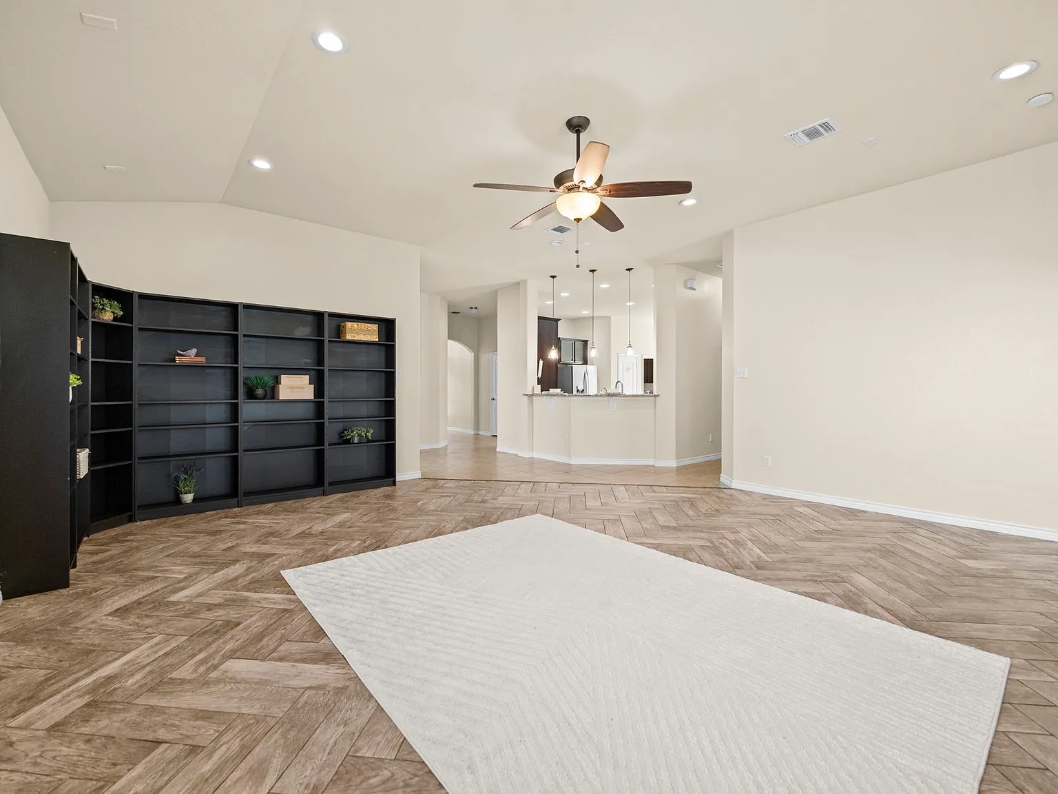 4 bed, 2.5 bath, 2250 sqft, $2,250 — Photo 3