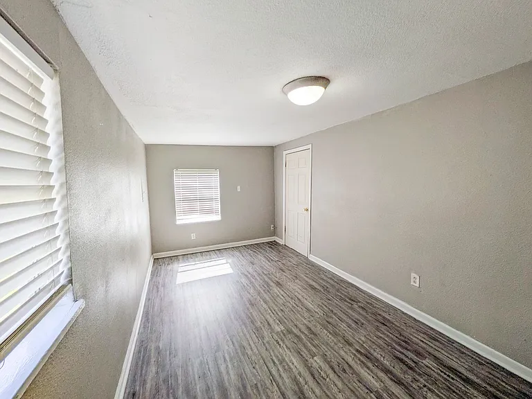 290 Hebert St — Photo 15