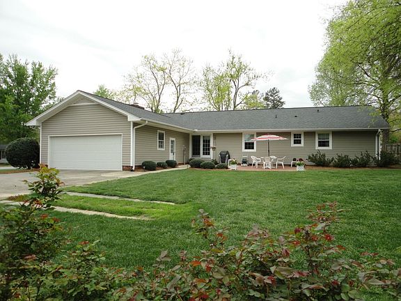 2nd image of 305 Wyndwood Dr