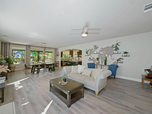 4th image of 8087 Village Estates Ln