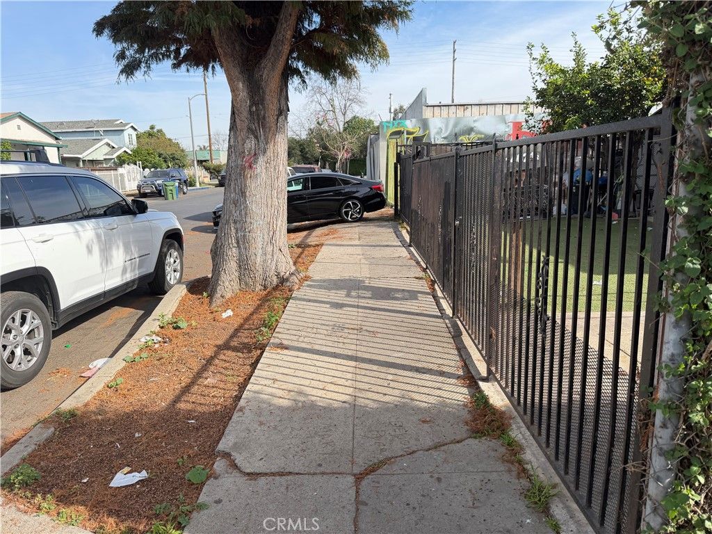 1462 E 57th St, Los Angeles, CA - More