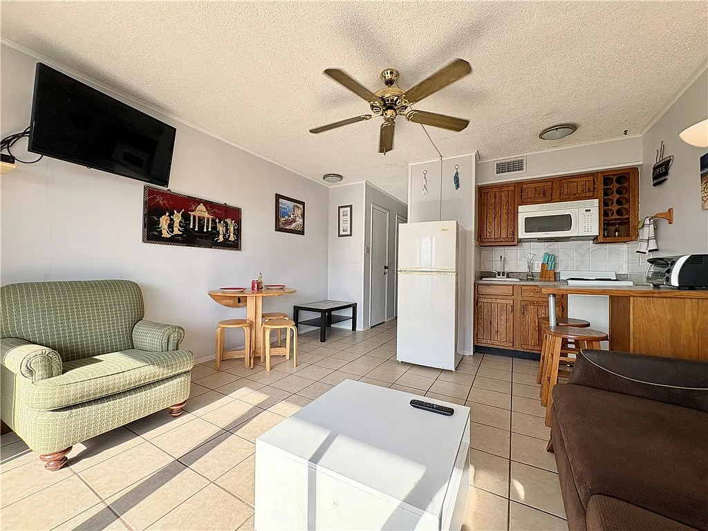 1 bed, 1.0 bath, 420 sqft, $1,500 — Photo 4