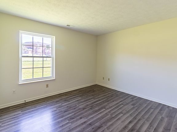4th image of 212 Rosemarie Dr APT 8