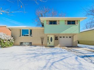 11 Willow Ave, Cambridge, ON N1R2Z2