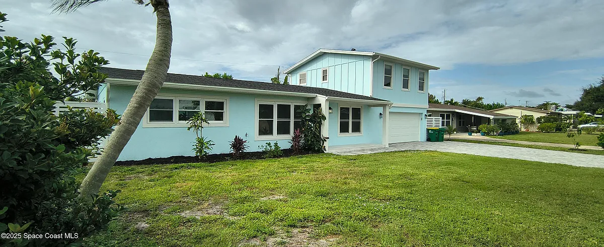 Photo 1 of 15 - 216 NE 3rd St - Satellite Beach, FL Primary Photo - 216 NE 3rd St