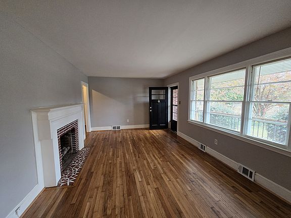 4th image of 211 Stanley Ave