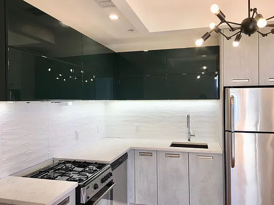 Rented by Manhattan Management LLC | media 32