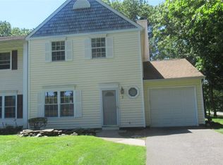 1 Heron Path, Coram, NY 11727