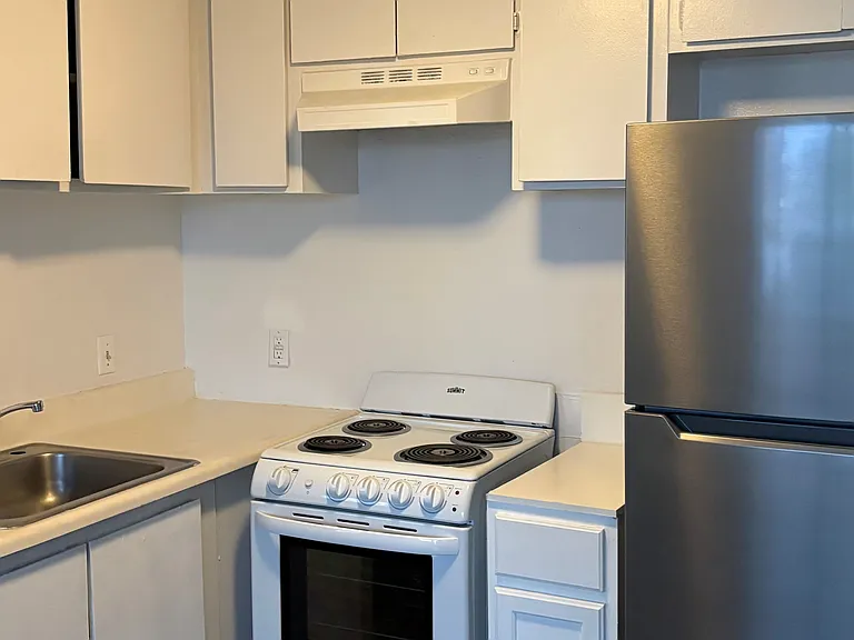 2840 Main St #8 — Photo 2