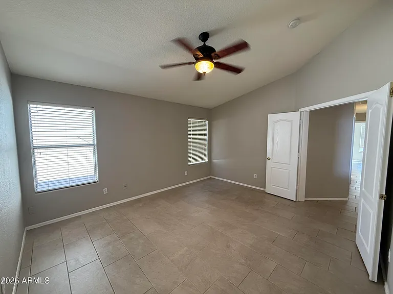 1644 E Oakland St — Photo 27