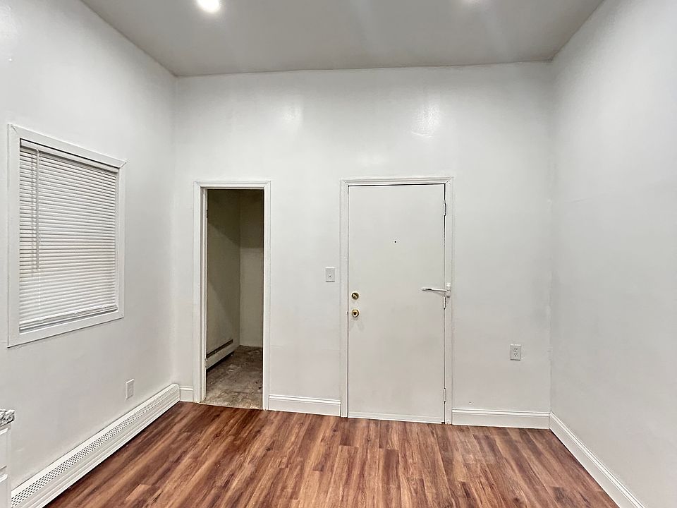 Spacious kitchen, new flooring