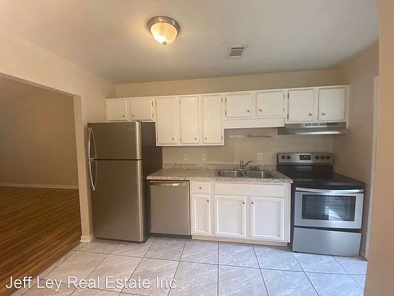 3rd image of 214 Chesapeake Pl