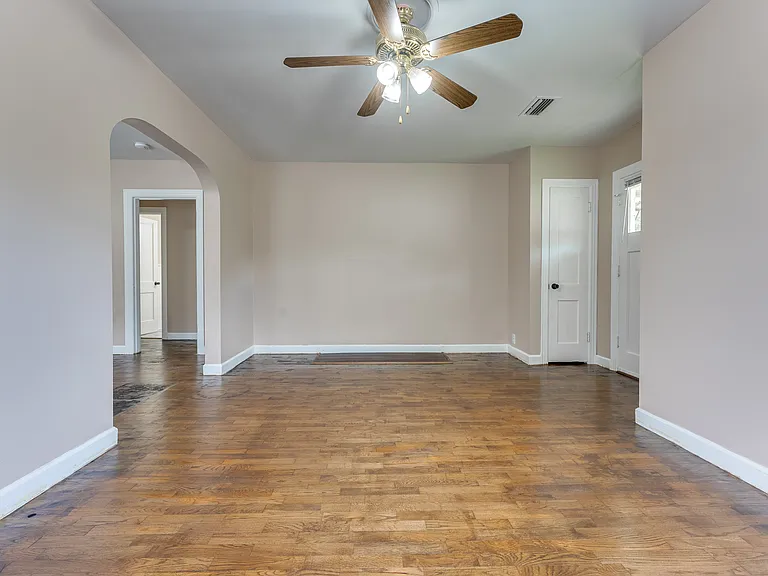 1500 W Short 17th St — Photo 14