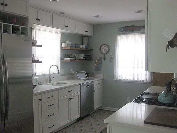 updated kitchen w/gas stove