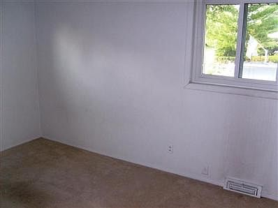 4th image of 102 Stubbs Dr
