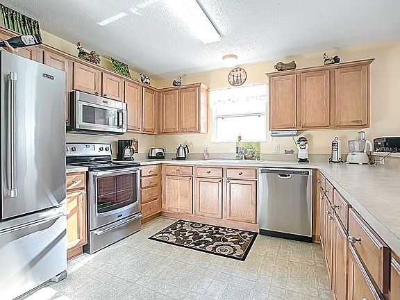 3rd image of 1662 Carlton Ln
