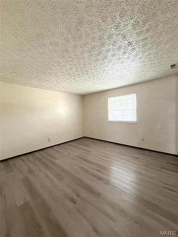 2 bed, 1.0 bath, 896 sqft, $850 — Photo 2
