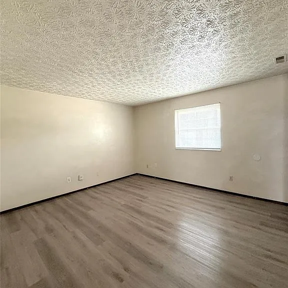 304 Estate Dr #C — Photo 2
