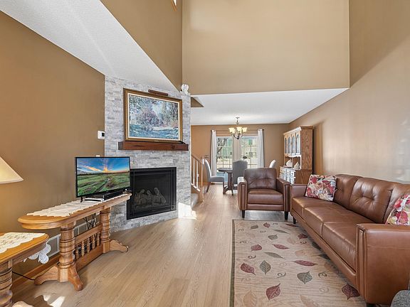 2nd image of 10007 Pleasure Creek Cir NE
