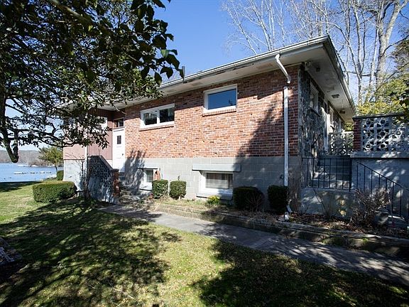 3rd image of 179 Robert St
