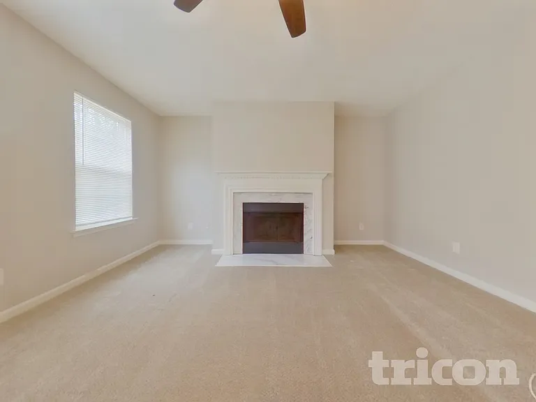 693 Grandview Cir — Photo 3