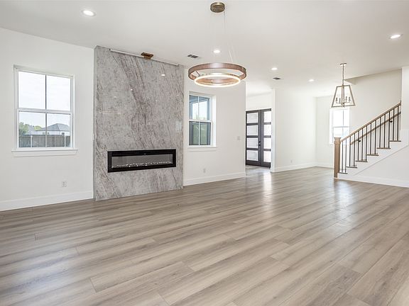 3rd image of 2703 Stonecrest Dr