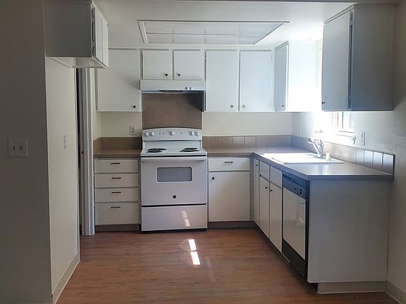 5th image of 1805 NE 116th St #8