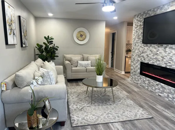 6335 North 102nd STREET, Milwaukee, WI 53225