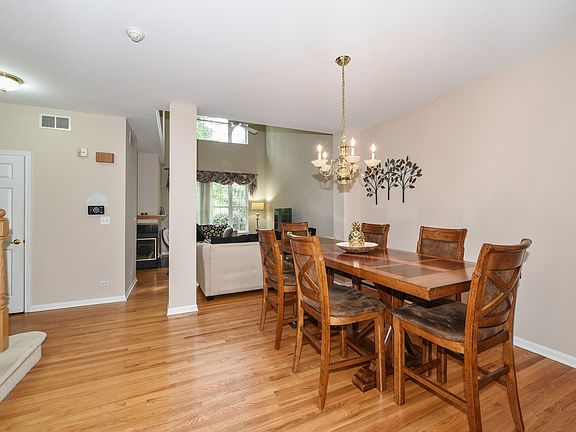 4th image of 6285 Edgebrook Ln E