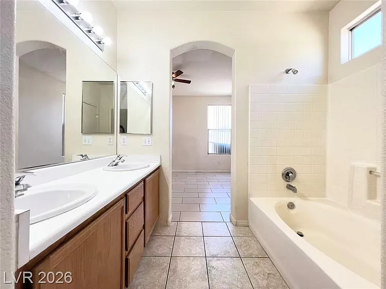 4929 Droubay Dr — Photo 6